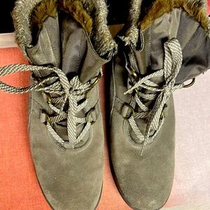 Ladies Yuu winter faux  fur lined Boots. Leather Upper